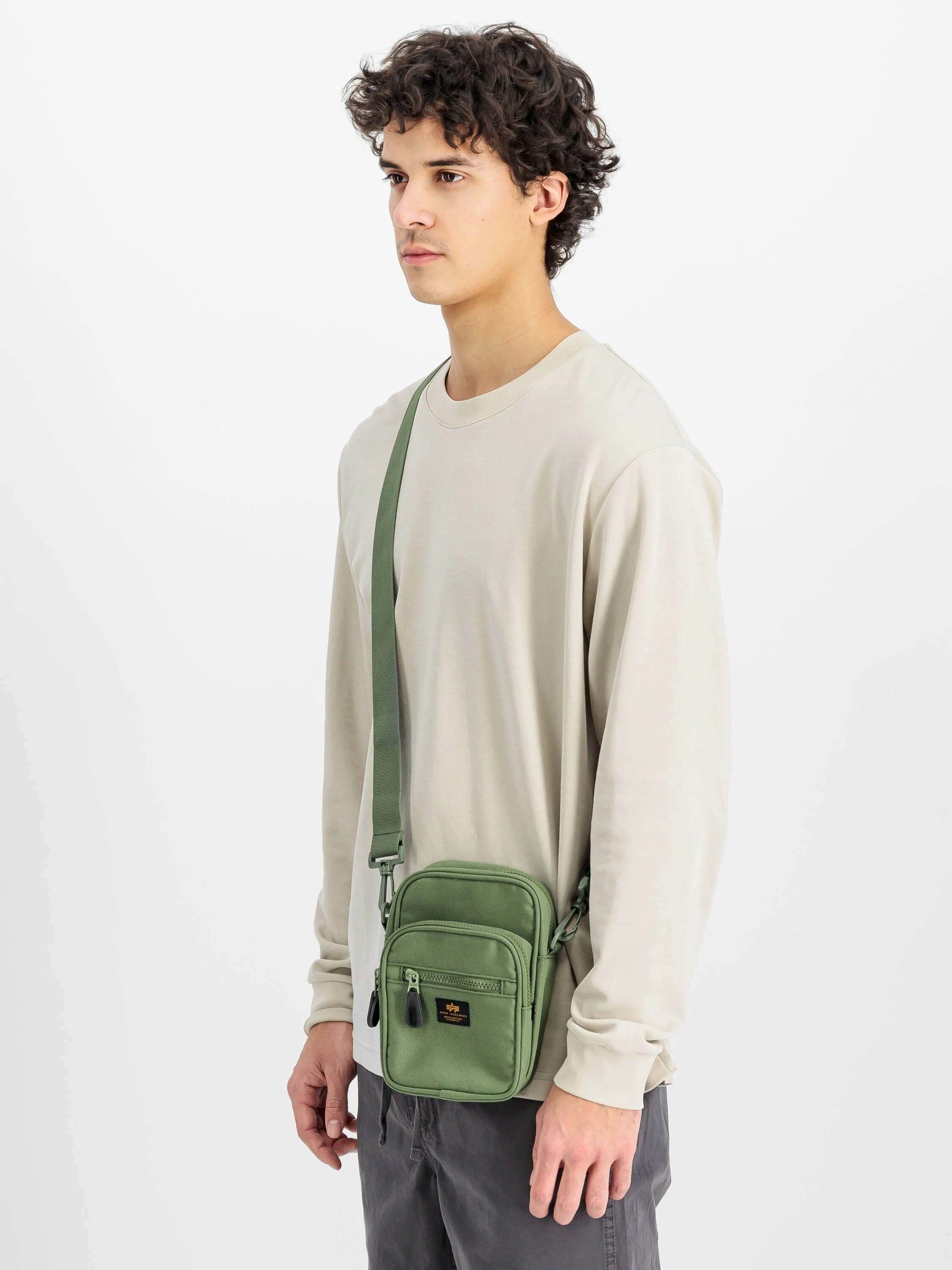 SMALL LABEL MESSENGER BAG - Image 5