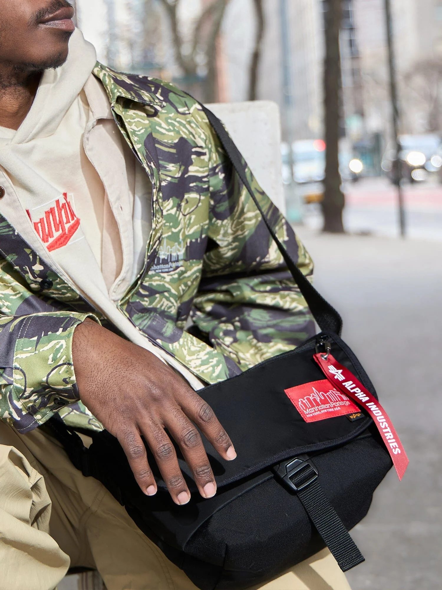 ALPHA X MANHATTAN PORTAGE NYLON MESSENGER BAG SM - Image 6