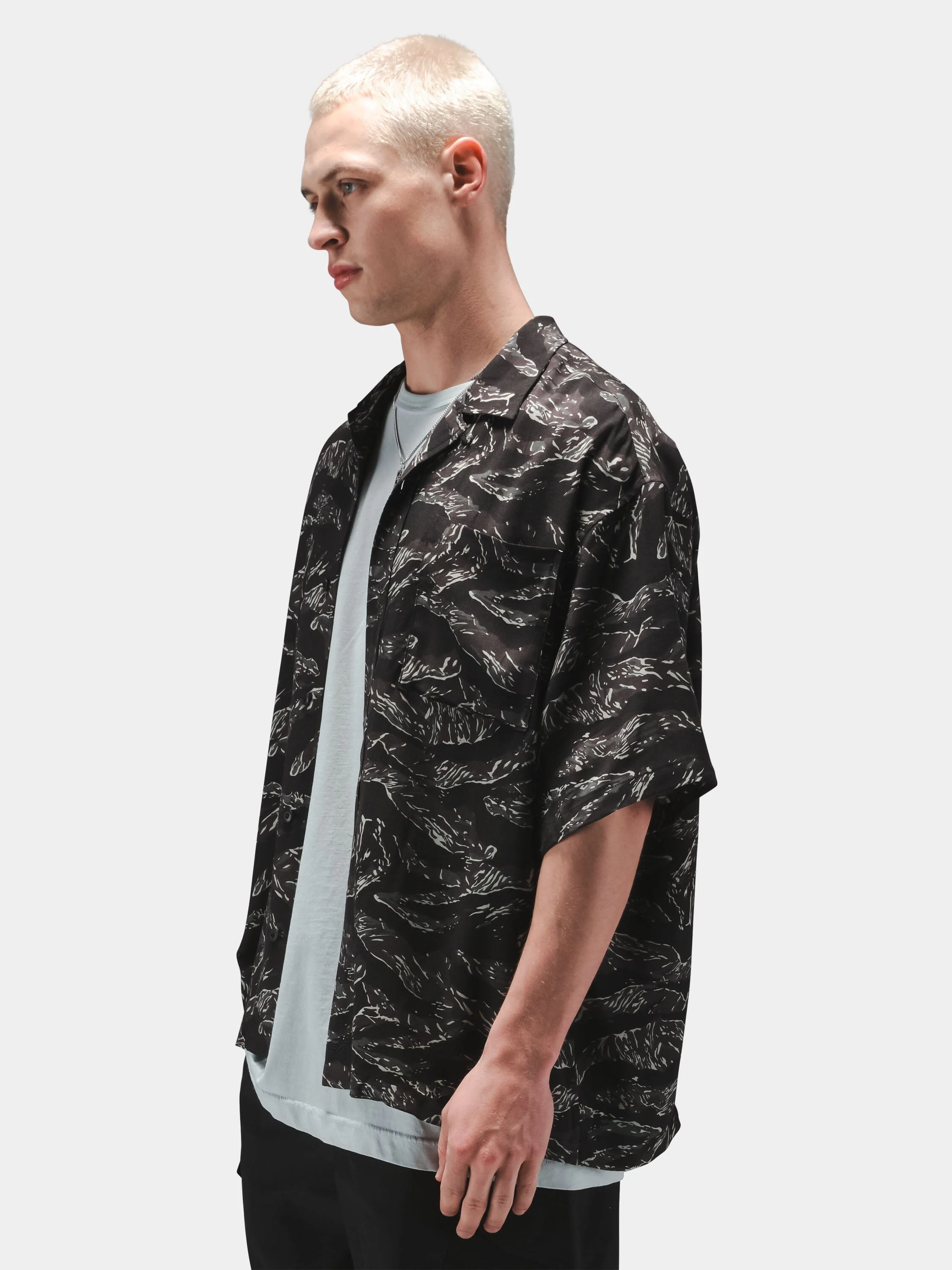 CAMO RELAXED CAMP SHORT SLEEVE SHIRT - Image 3