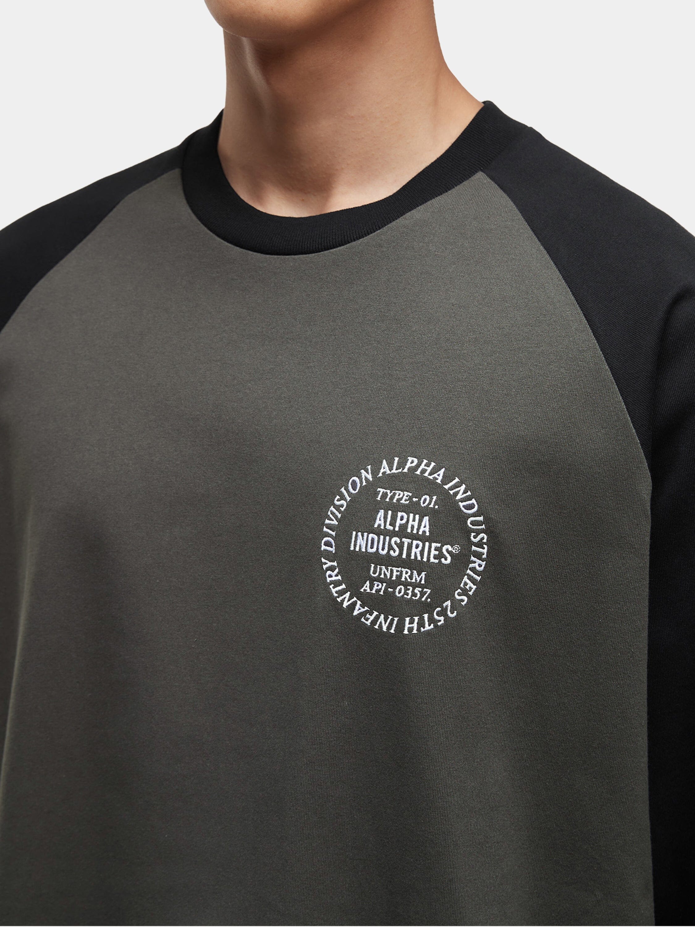 UNFRM LONG-SLEEVED RAGLAN T-SHIRT - Image 13
