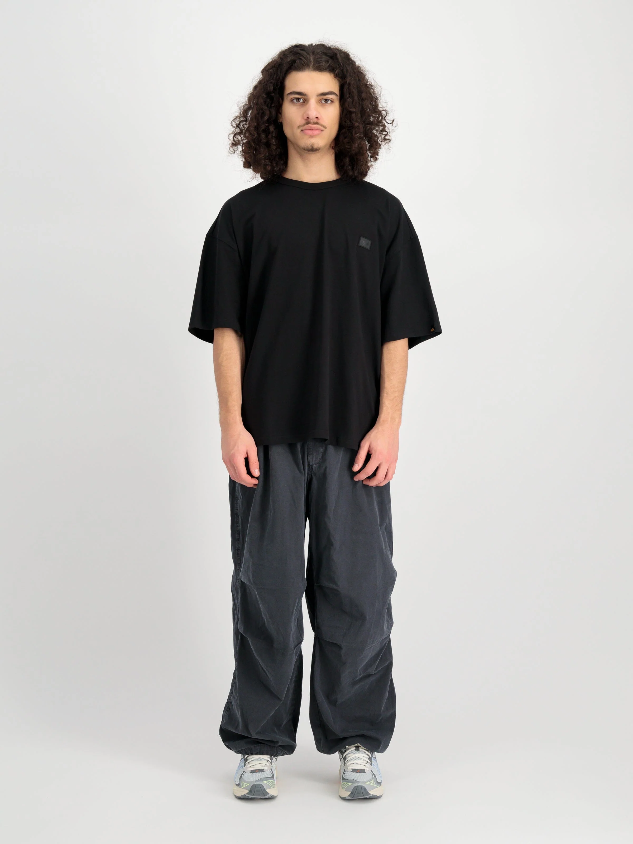 ALPHA ESSENTIAL RELAXED TEE - Image 4