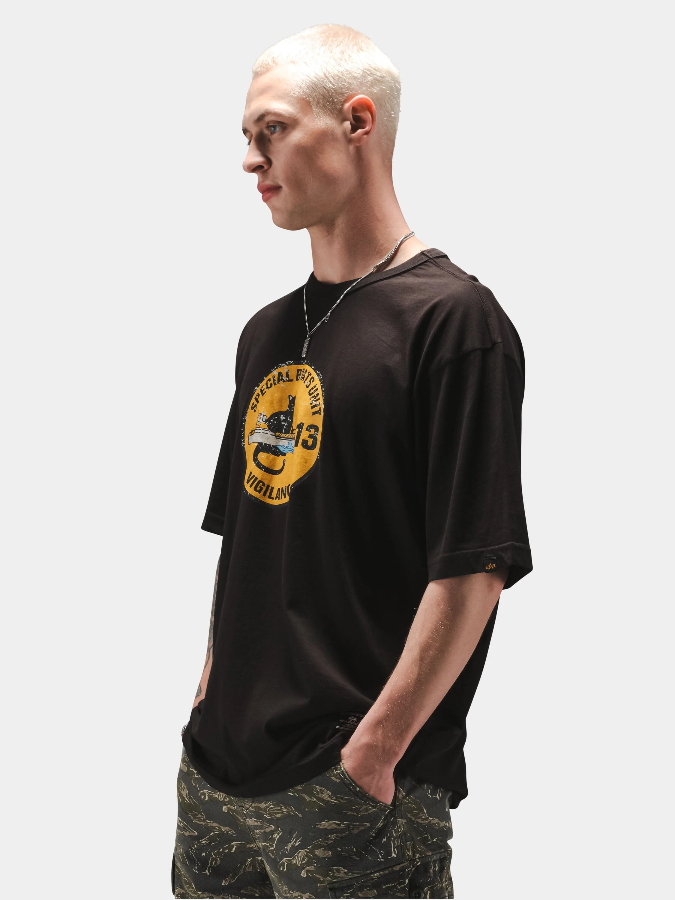 RELAXED BLACK CAT TEE - Image 4